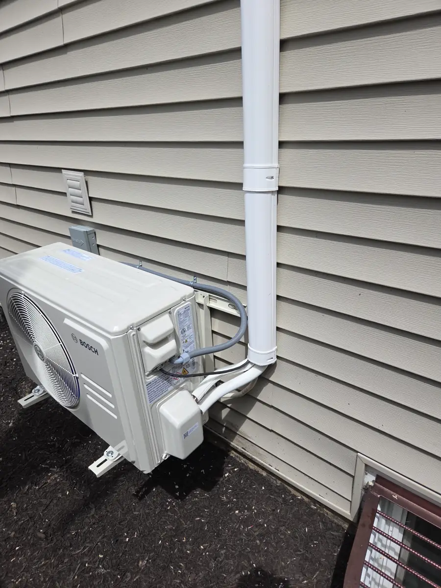 Bosch ductless mini-split with a white line-hide cover running up the siding in Glen Ellyn, IL