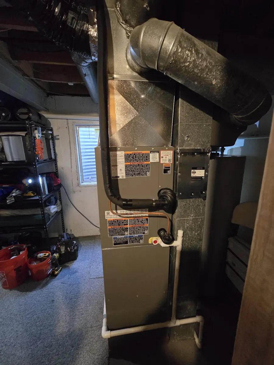 New Lennox evaporator coil for R-454B refrigerant with condensate piping in a Streamwood, IL basement