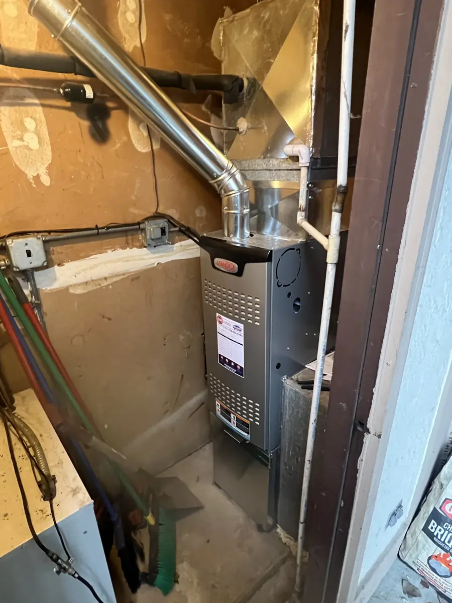 New Lennox furnace installed in a tight utility closet in Schaumburg, IL