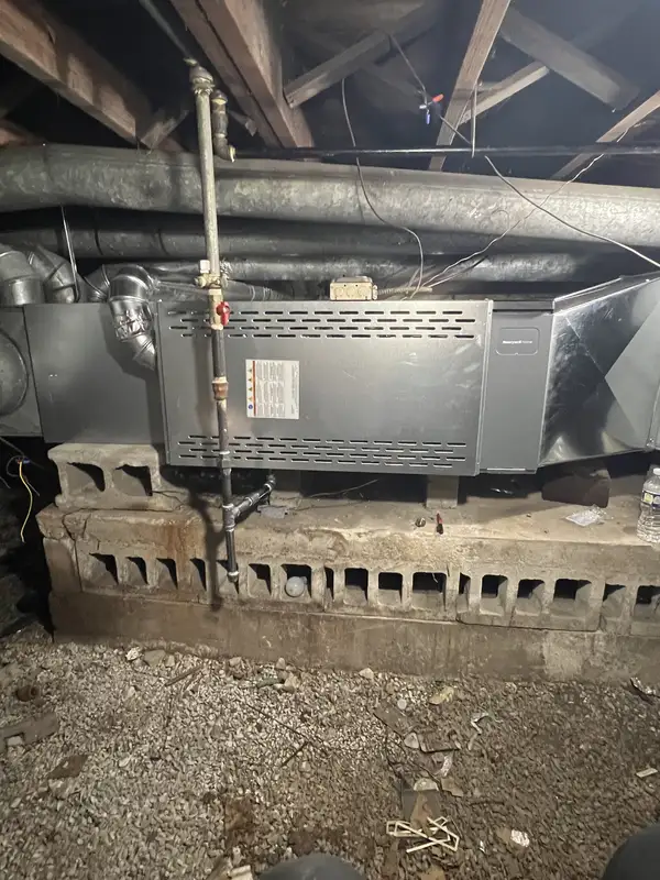 New horizontal furnace installed by Pure Comfort in a Des Plaines, IL crawl space